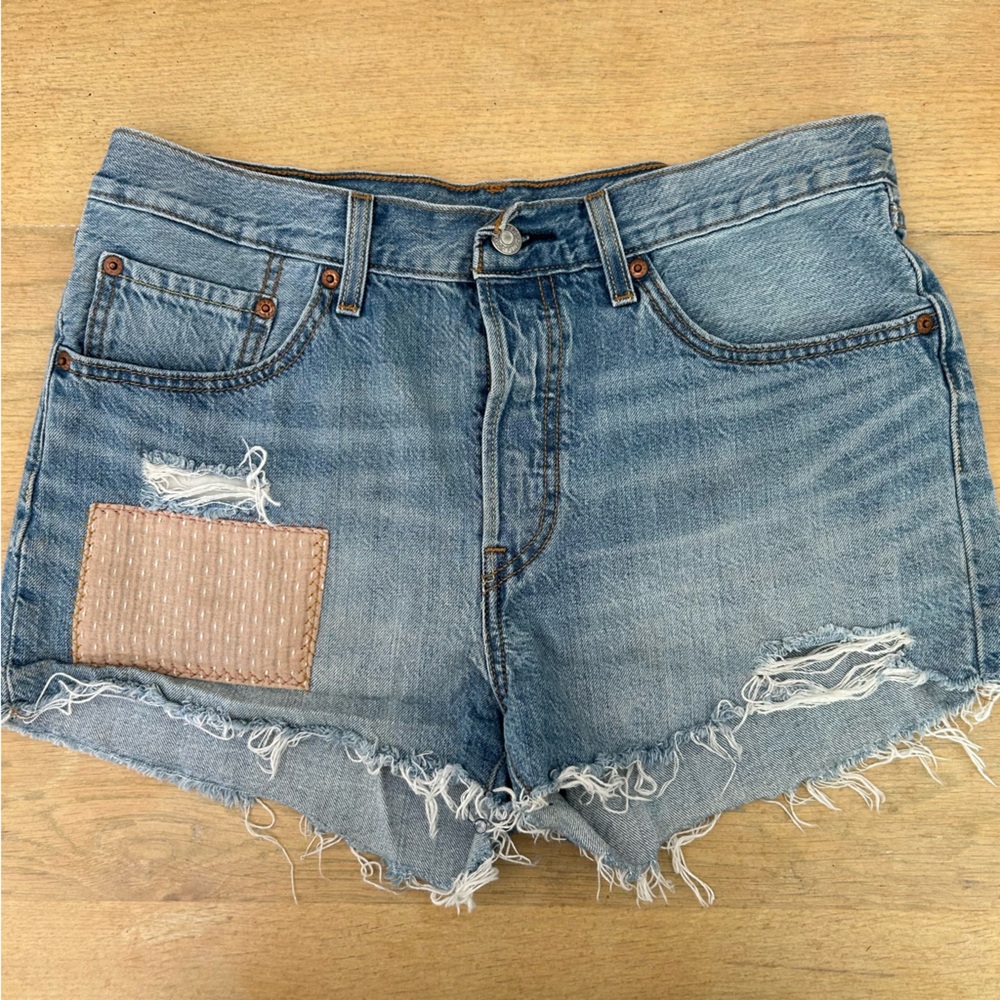 Levi’s cut off Jean shorts with patches - EUC - size 30